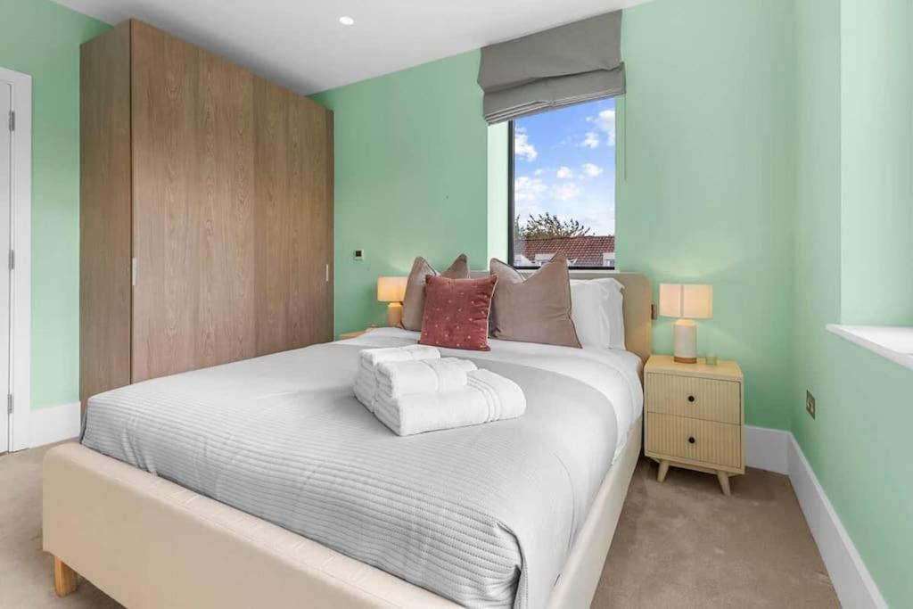 Stylishly Designed 4 Bedroom Appartement Londres