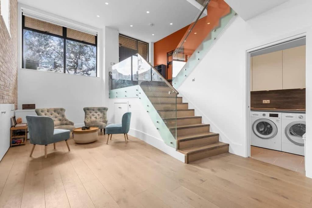 Stylishly Designed 4 Bedroom Appartement Londres