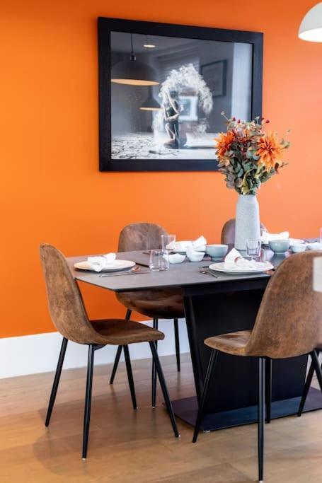 Stylishly Designed 4 Bedroom Londres