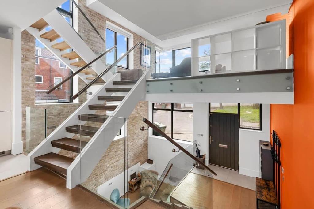 Stylishly Designed 4 Bedroom Appartement *