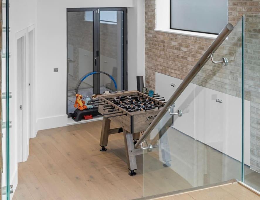 Stylishly Designed 4 Bedroom Appartement Londres