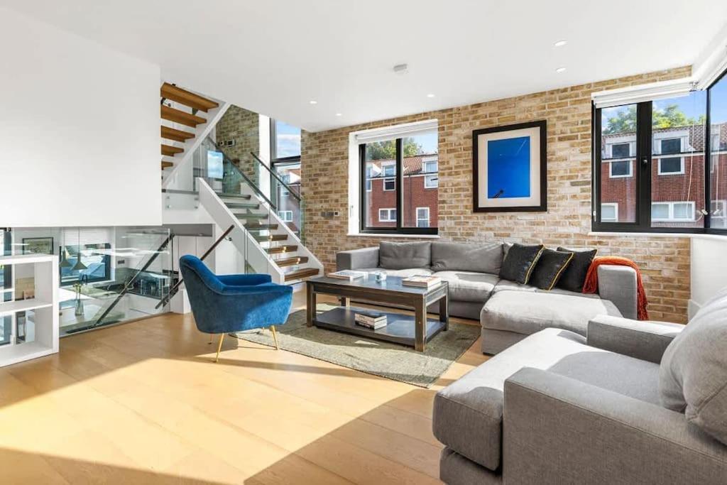 Stylishly Designed 4 Bedroom Londres