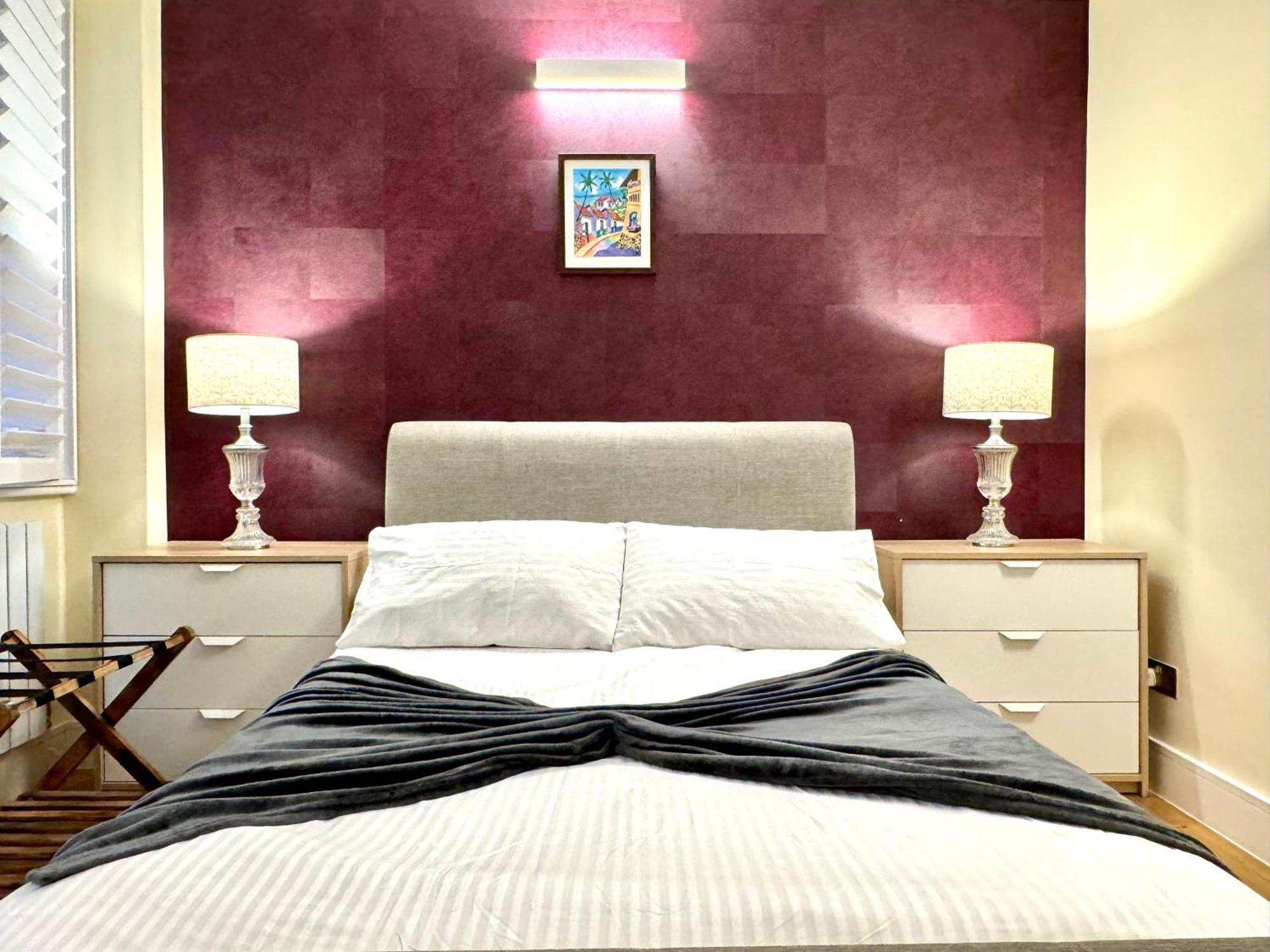 2 Bedroom In South Kensington By Wild