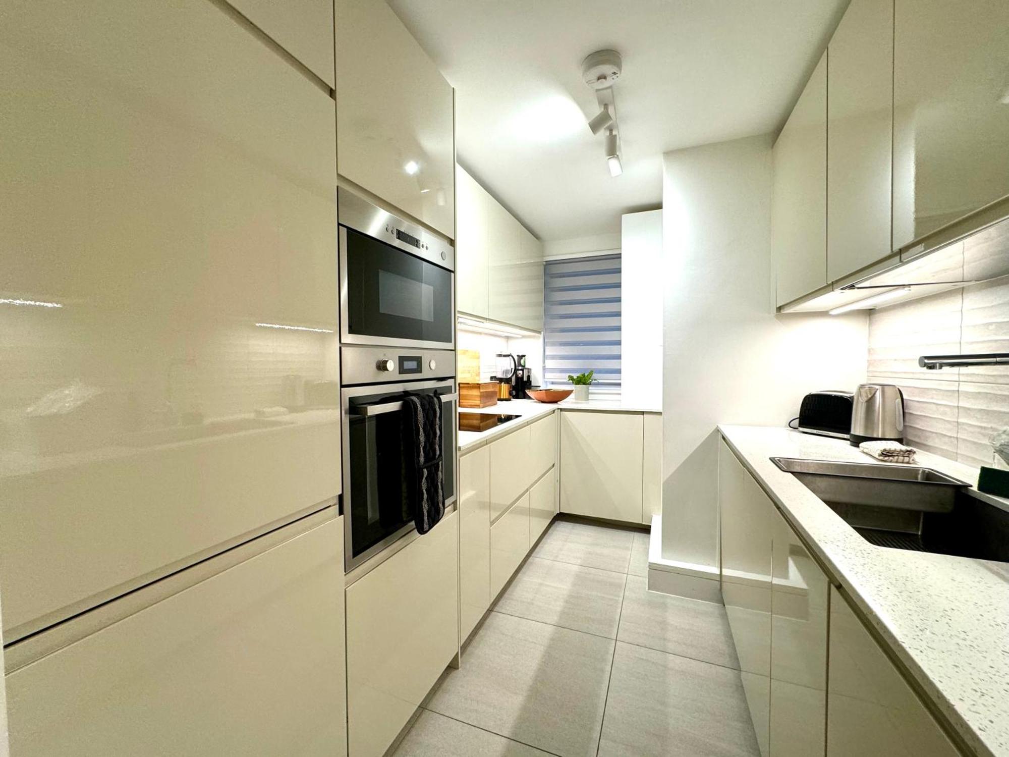 2 Bedroom In South Kensington By Wild