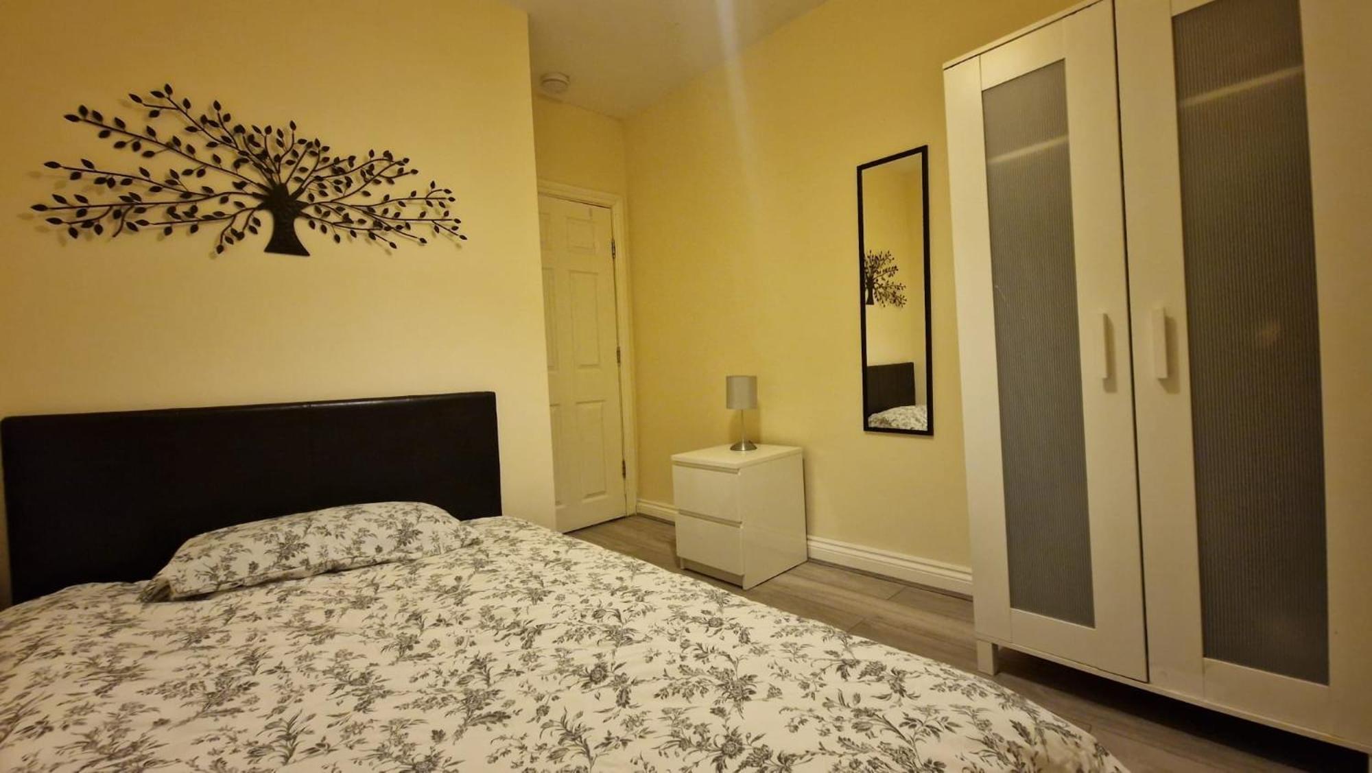 Private Near Hither Station Albergue Londres