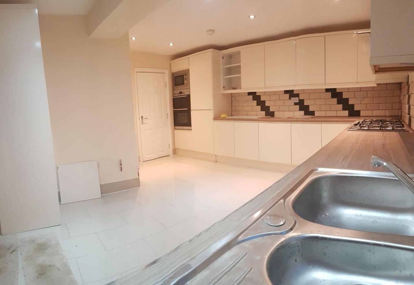 Private Near Hither Station Londres