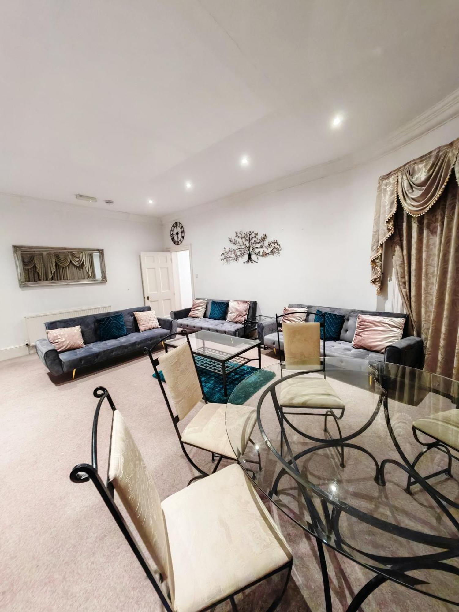 Larger Groups Close To Excel Canarywharf 02 With Parking * Londres
