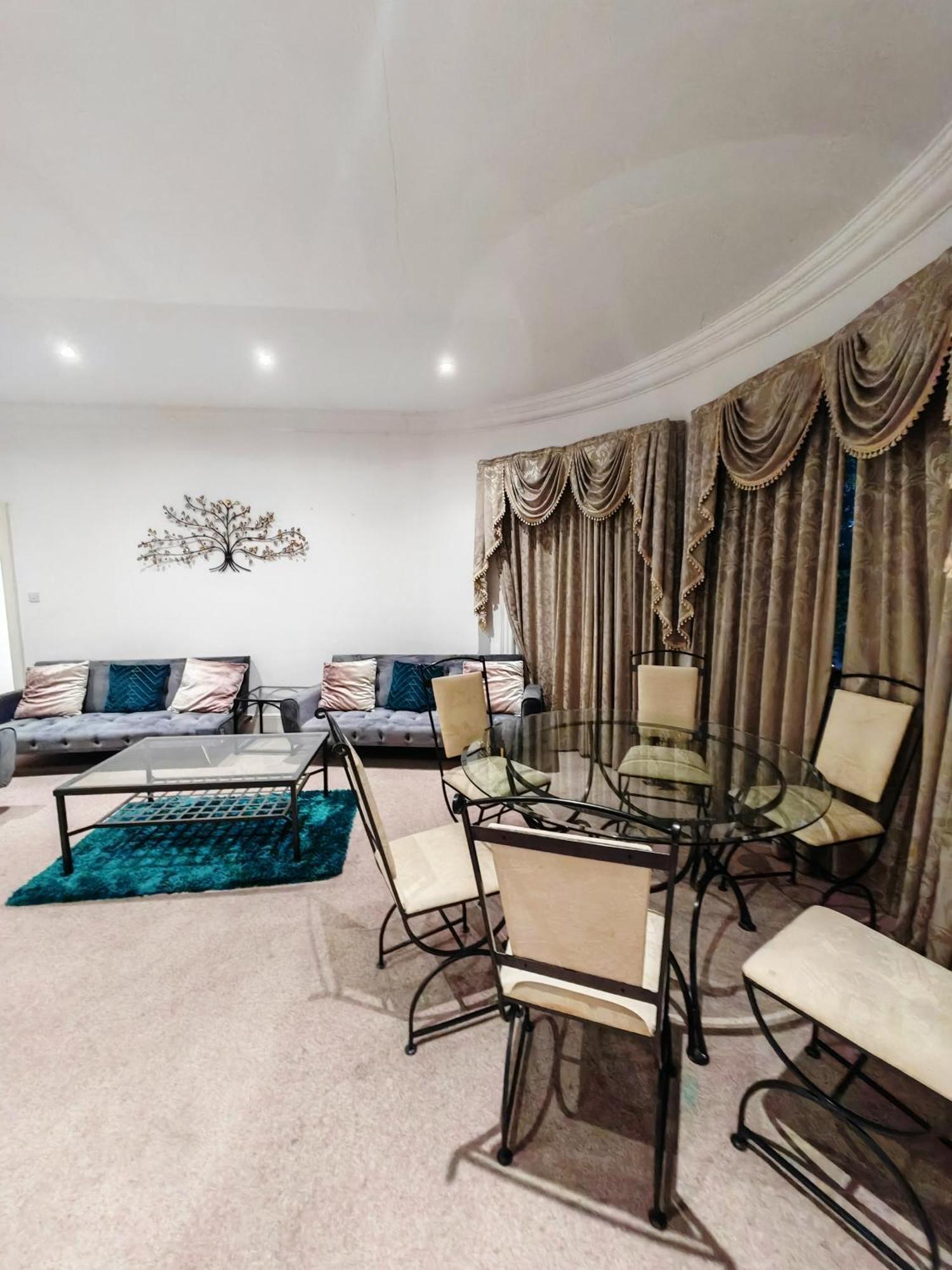 Larger Groups Close To Excel Canarywharf 02 With Parking Apartamento