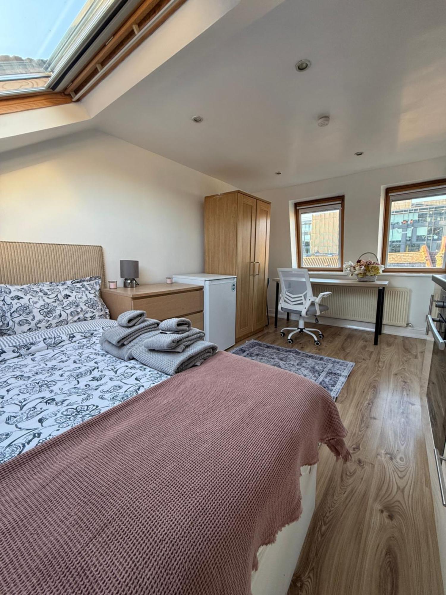 Room, View And Great Price In Hammersmith *