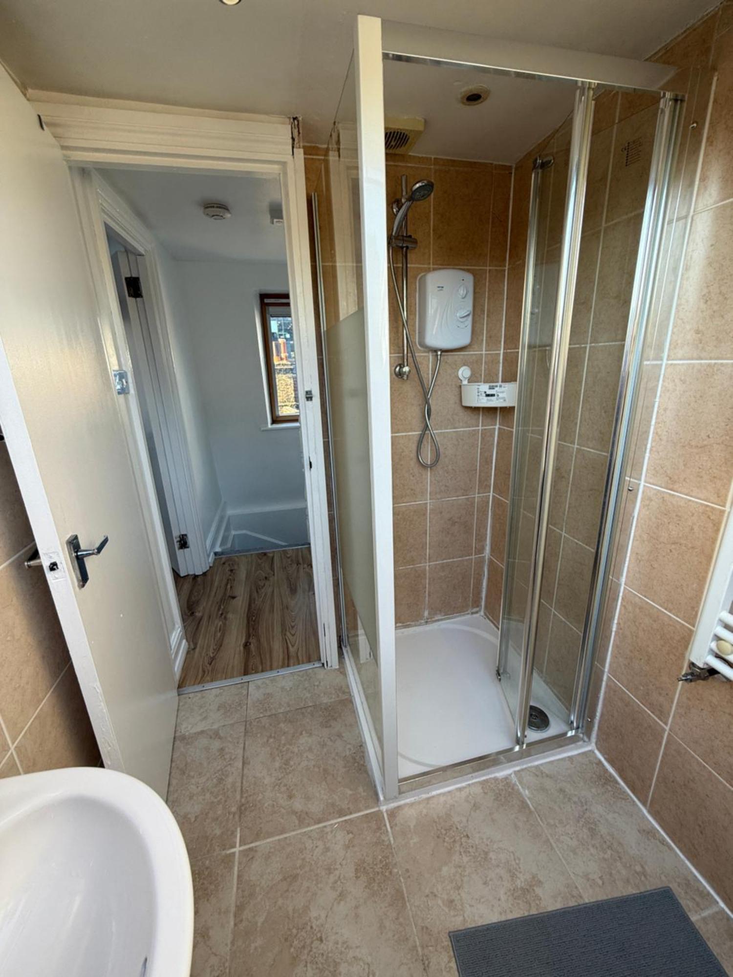 Room, View And Great Price In Hammersmith London