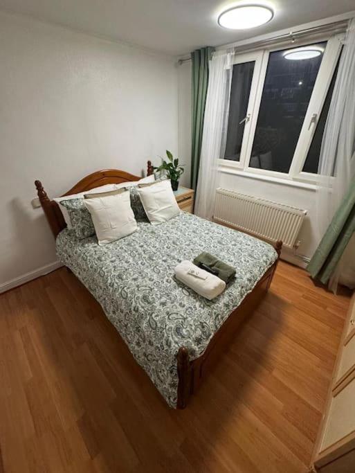 Tks Modern 1bed Flat, Londen