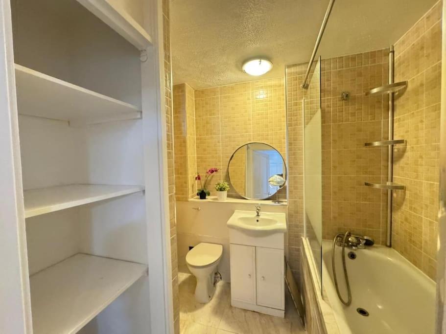 Tks Modern 1bed Flat, Londen