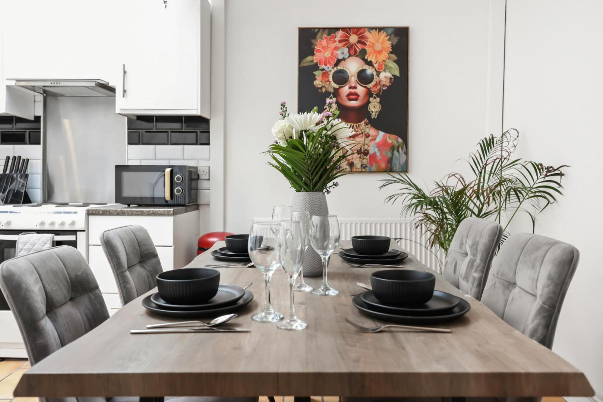 Centrally Located Spacious Three Bedroom Short Term & Flexible Renting Hackney With Free Wifi Londres