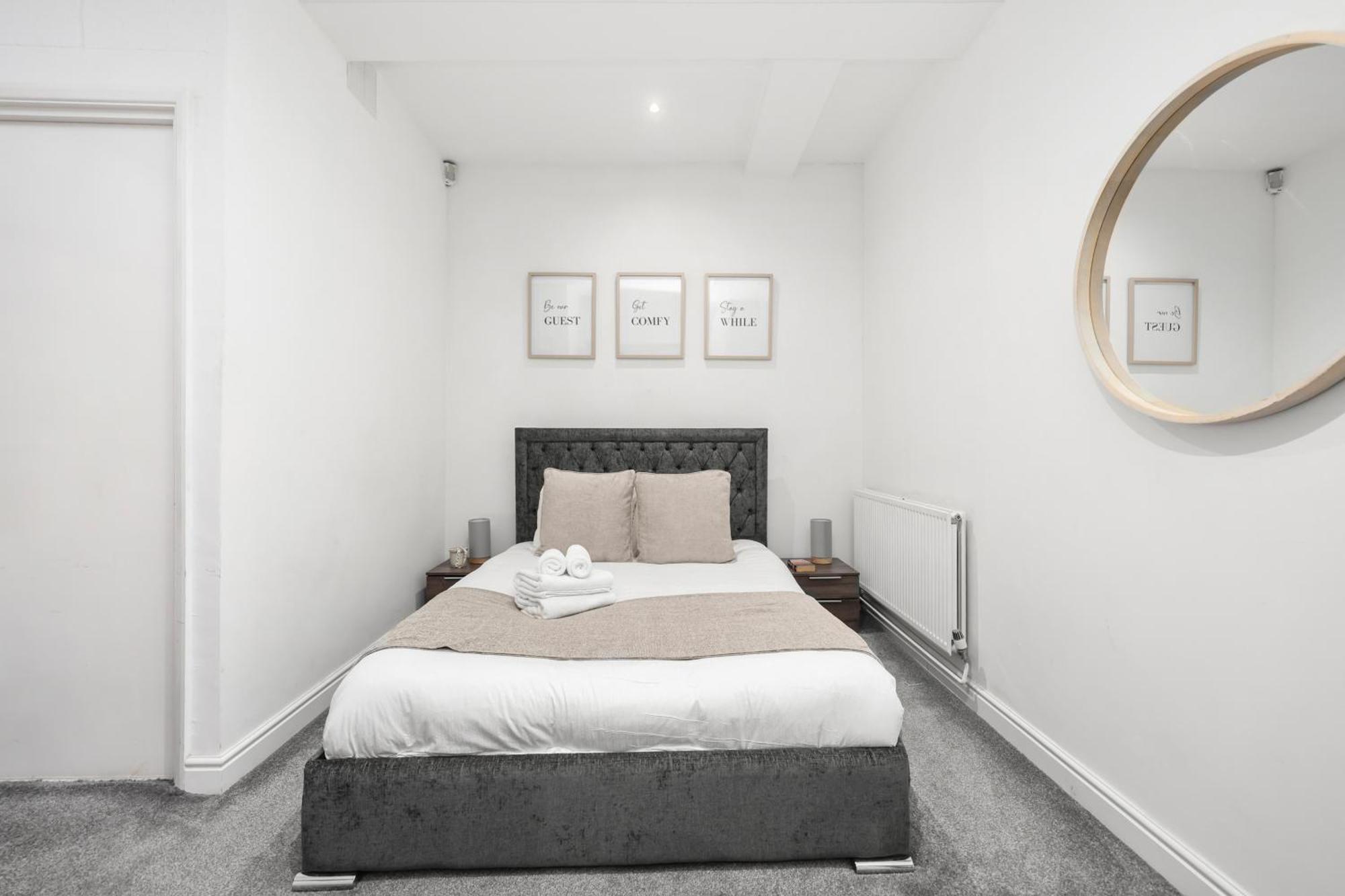Appartement Centrally Located Spacious Three Bedroom Short Term & Flexible Renting Hackney With Free Wifi