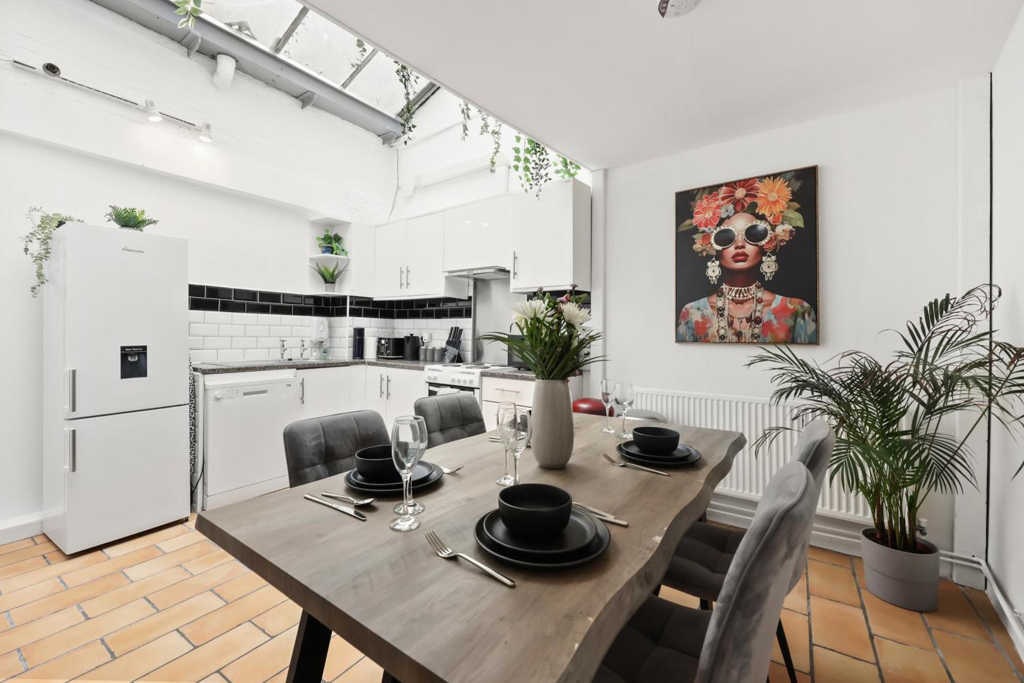 Appartement Centrally Located Spacious Three Bedroom Short Term & Flexible Renting Hackney With Free Wifi *