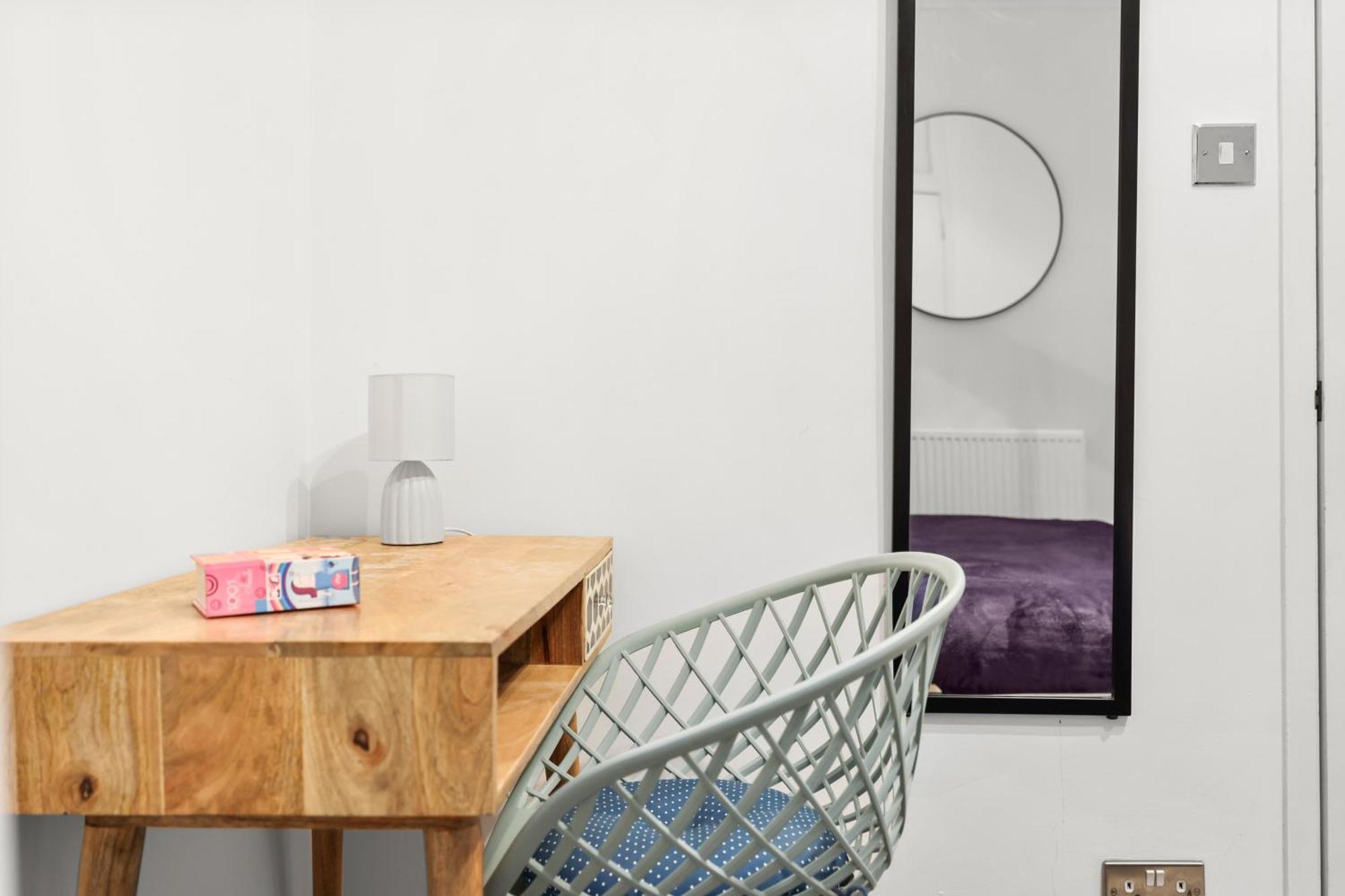 Centrally Located Spacious Three Bedroom Short Term & Flexible Renting Hackney With Free Wifi * Londres