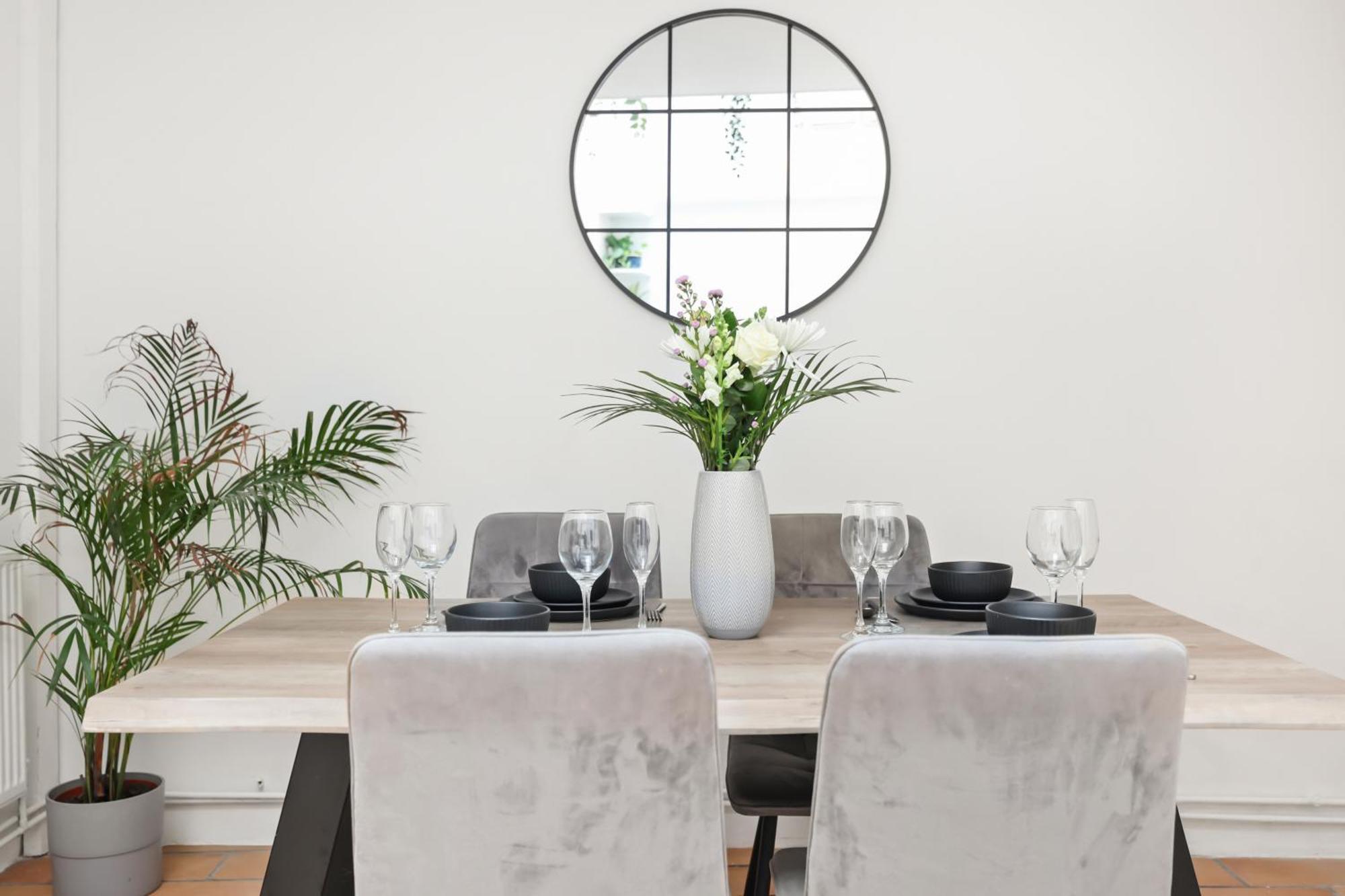 Centrally Located Spacious Three Bedroom Short Term & Flexible Renting Hackney With Free Wifi Londres