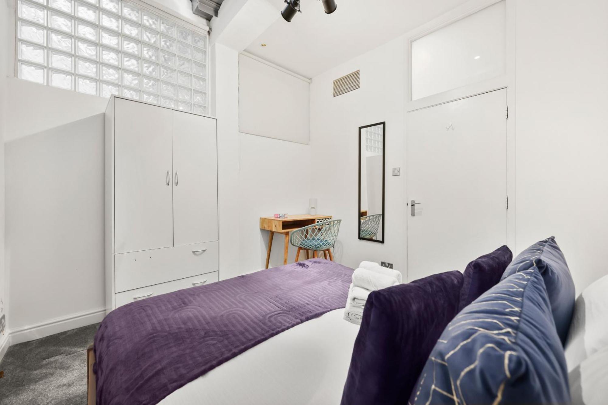 Appartement Centrally Located Spacious Three Bedroom Short Term & Flexible Renting Hackney With Free Wifi *