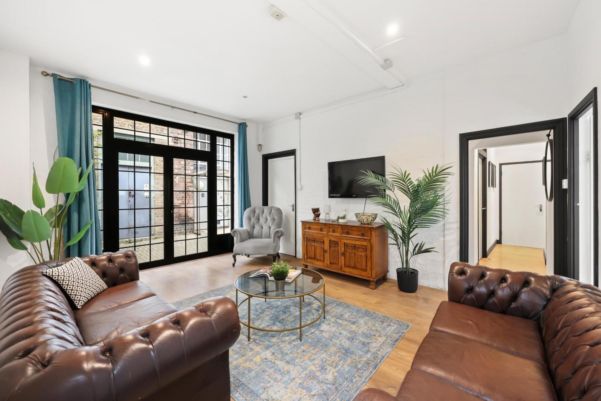 Centrally Located Spacious Three Bedroom Short Term & Flexible Renting Hackney With Free Wifi Appartement Londres