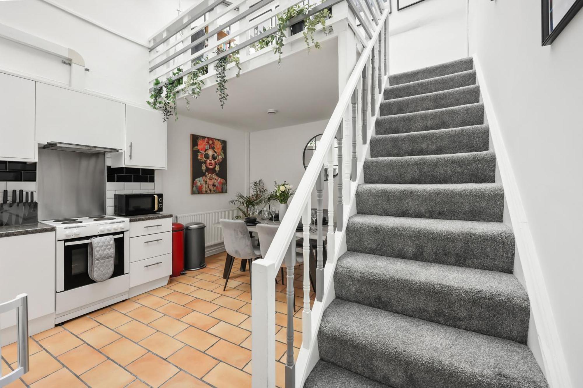 Appartement Centrally Located Spacious Three Bedroom Short Term & Flexible Renting Hackney With Free Wifi *