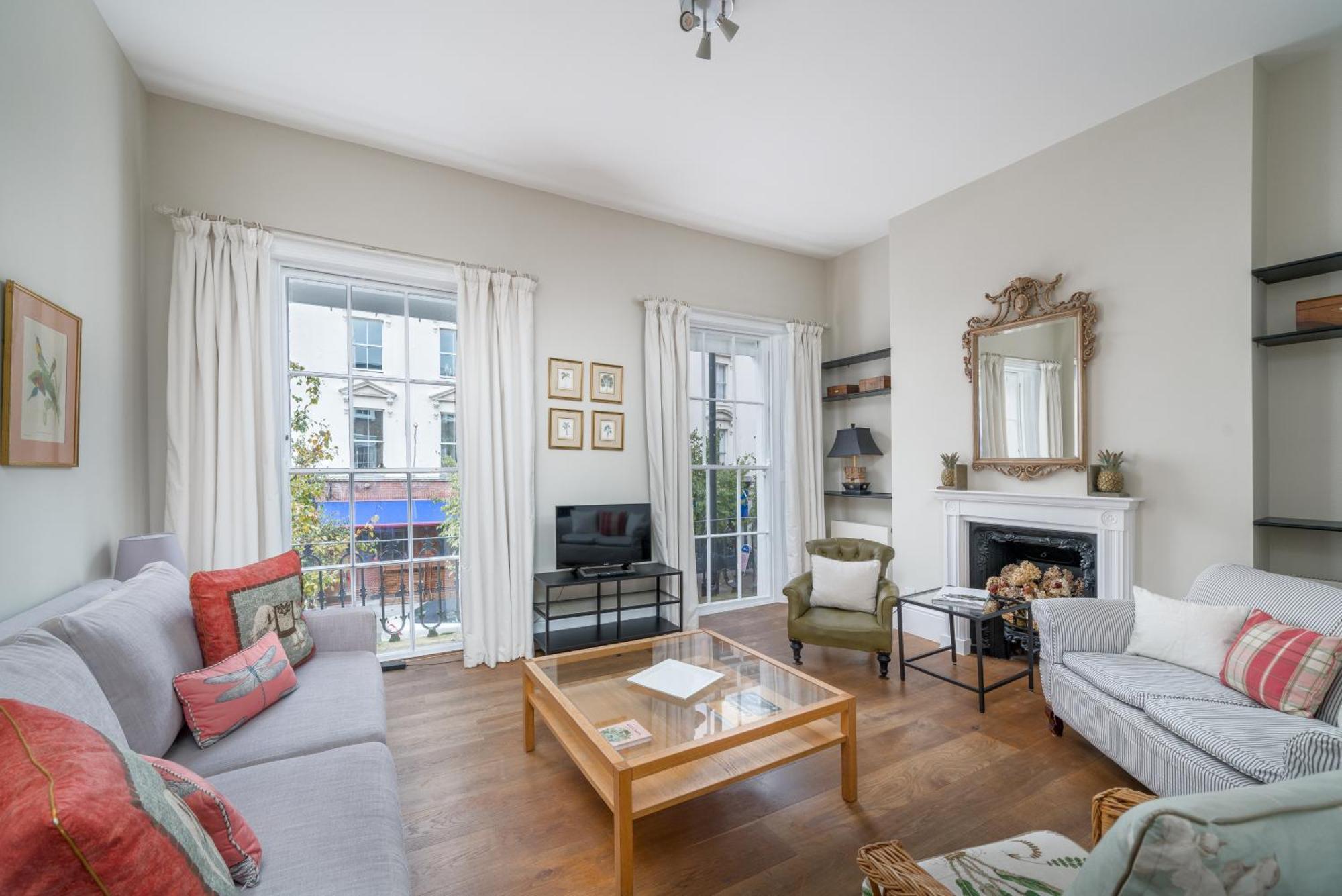 Spacious Flat Near Victoria And Warwick Square Apartment London