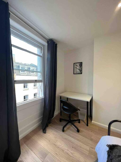Explore From The Heart Of Soho Apartamento