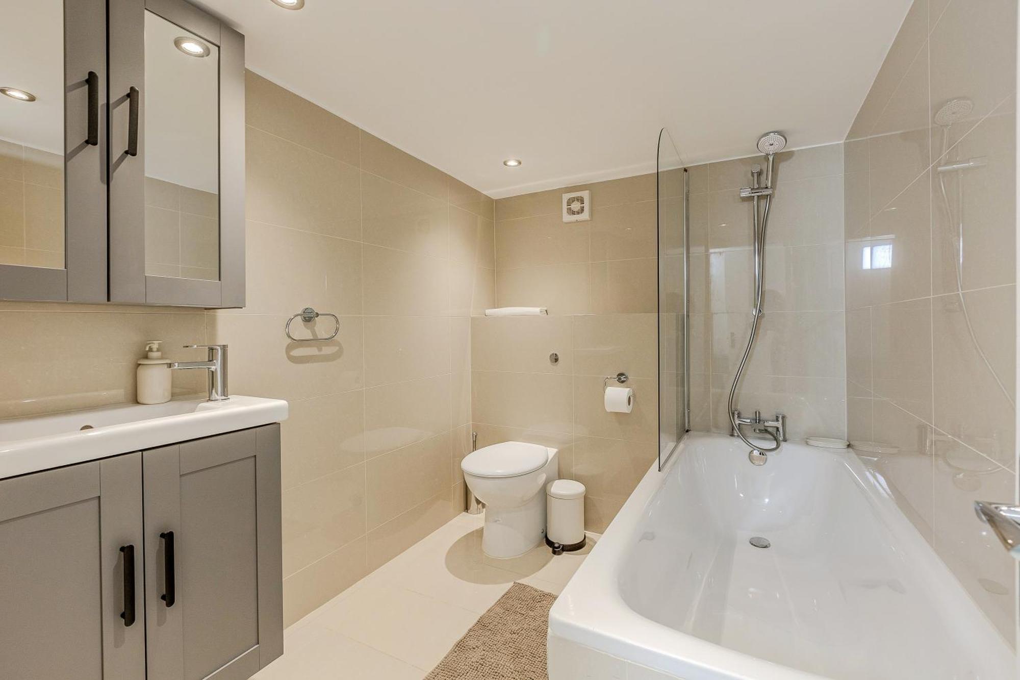 3br 3lvl Flat In Camden, 5 Mins Camden Town Tube * Londres