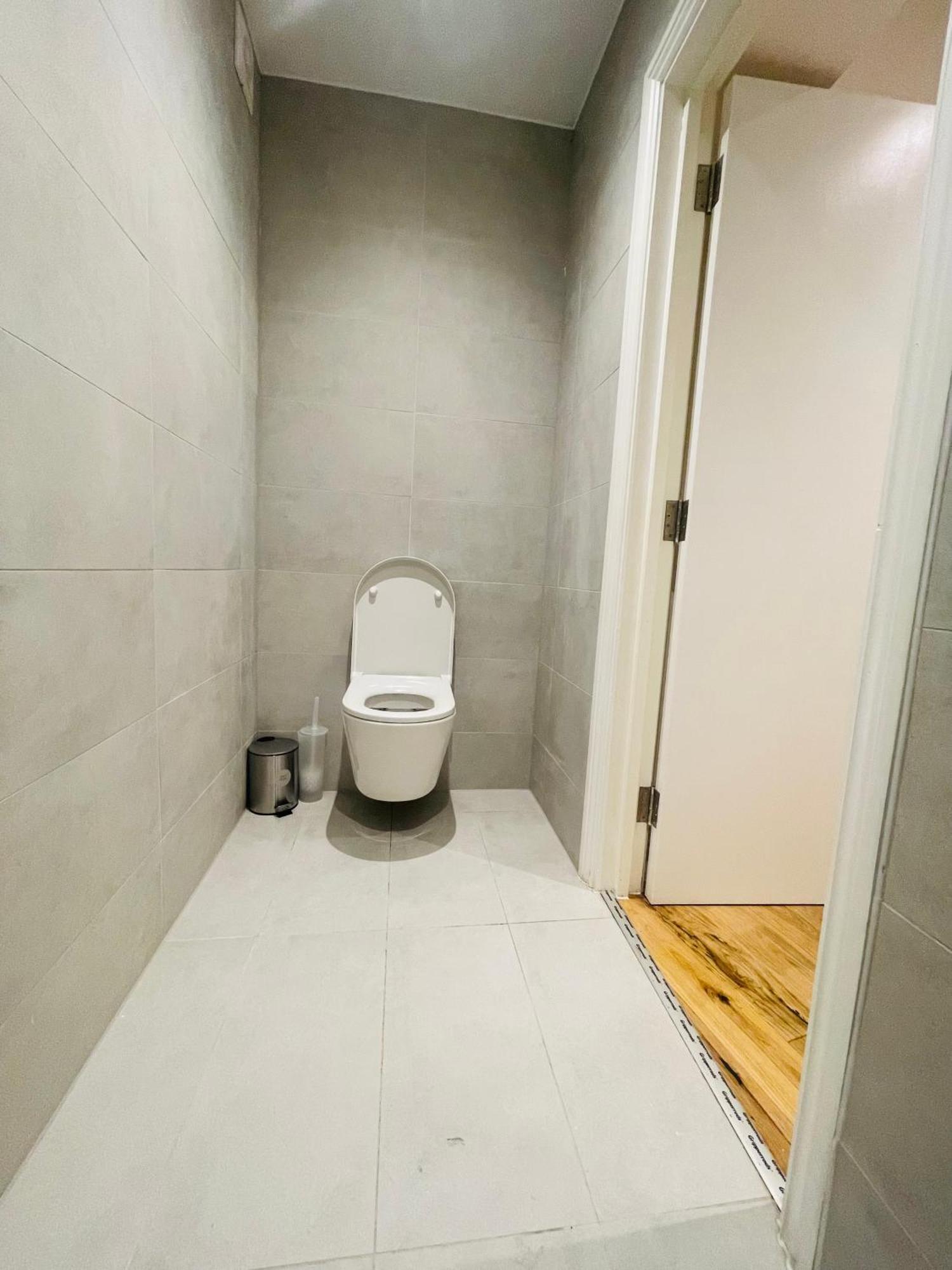 Apartamento Fully Furnished Duplex In Askew Road