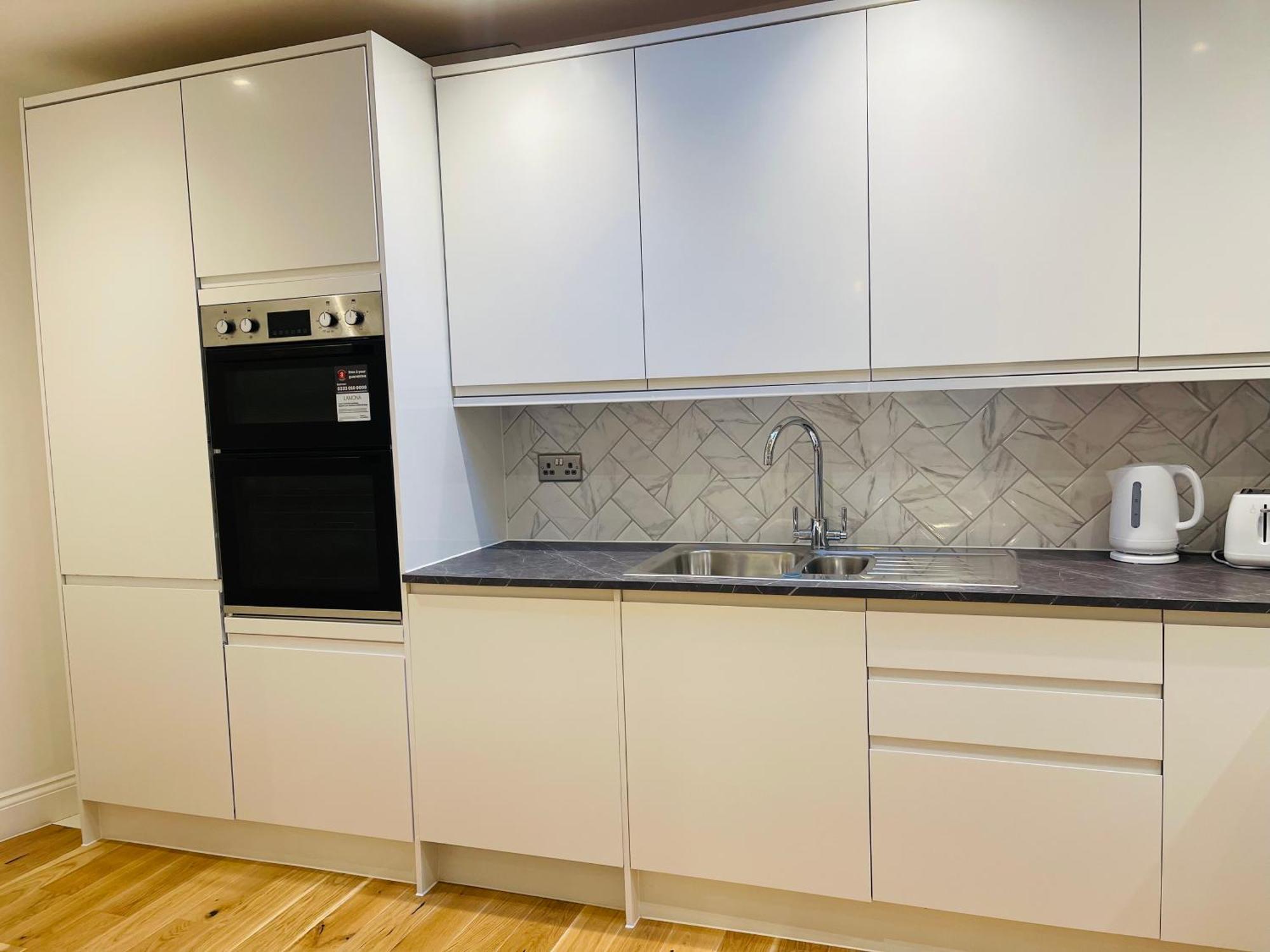 Fully Furnished Duplex In Askew Road * Londres