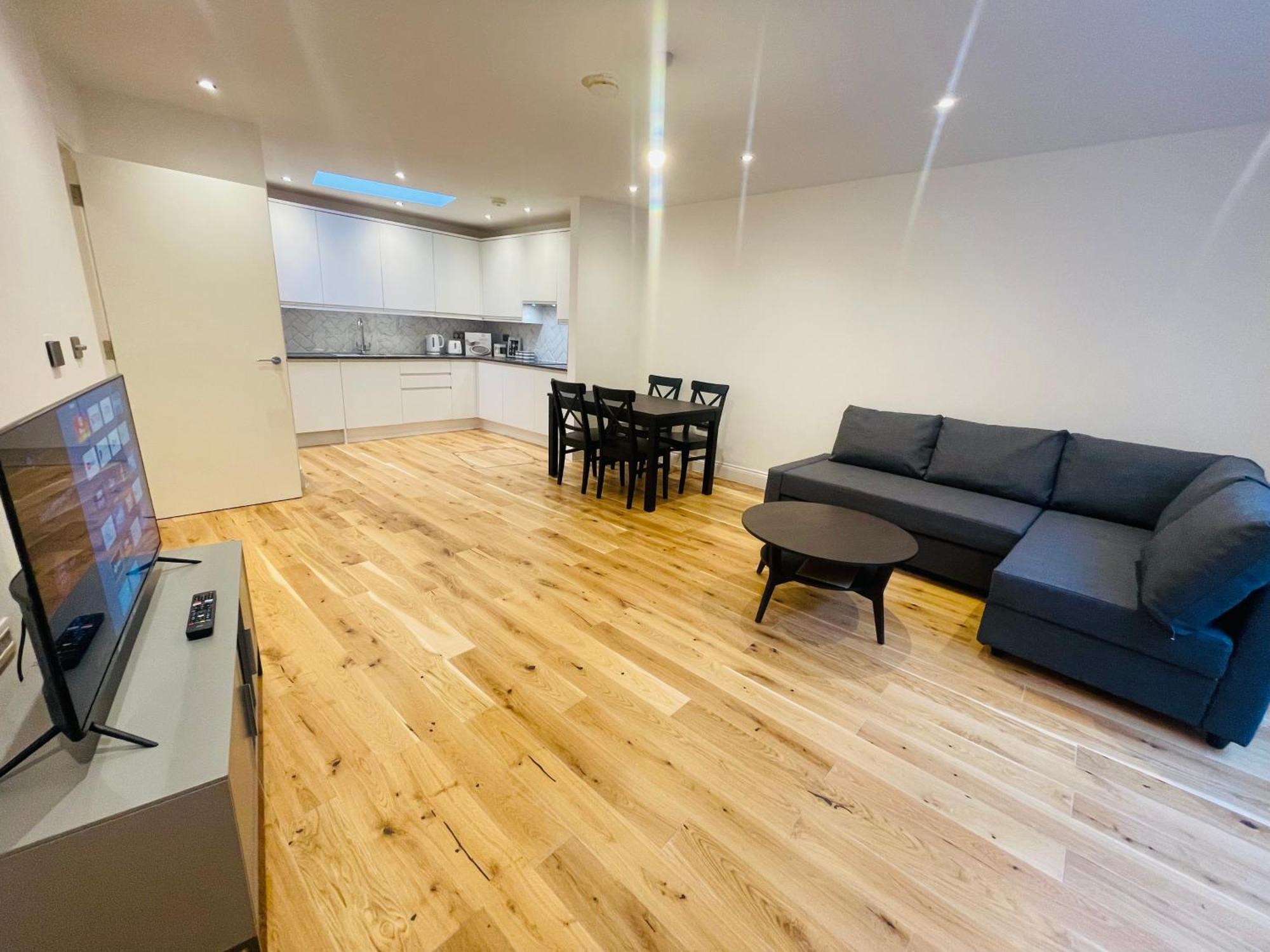 Fully Furnished Duplex In Askew Road