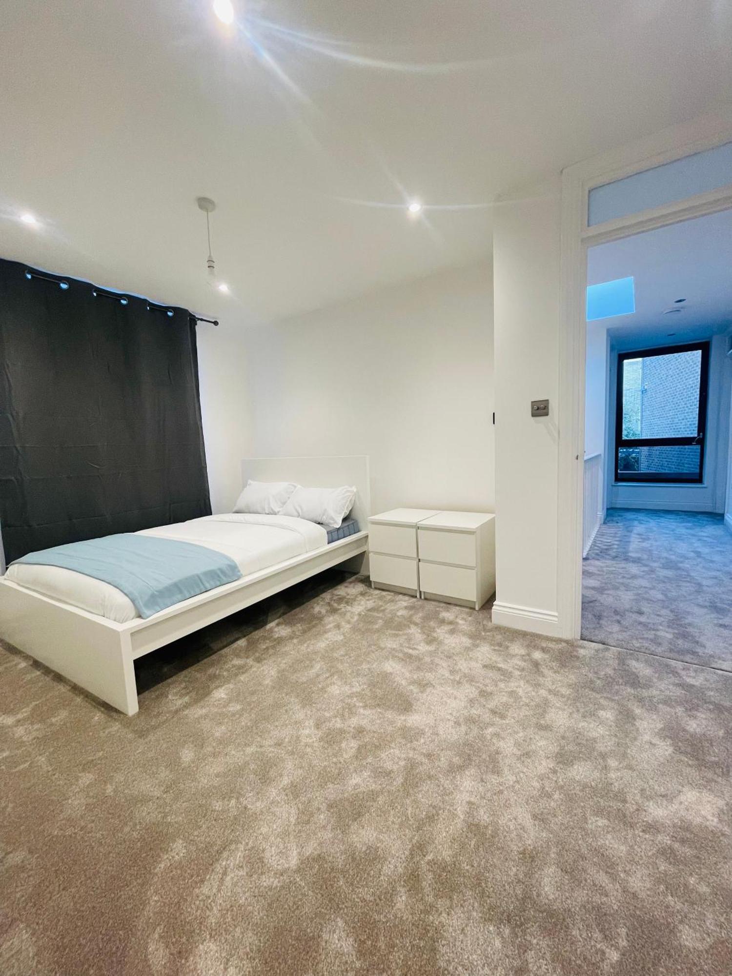 Apartamento Fully Furnished Duplex In Askew Road