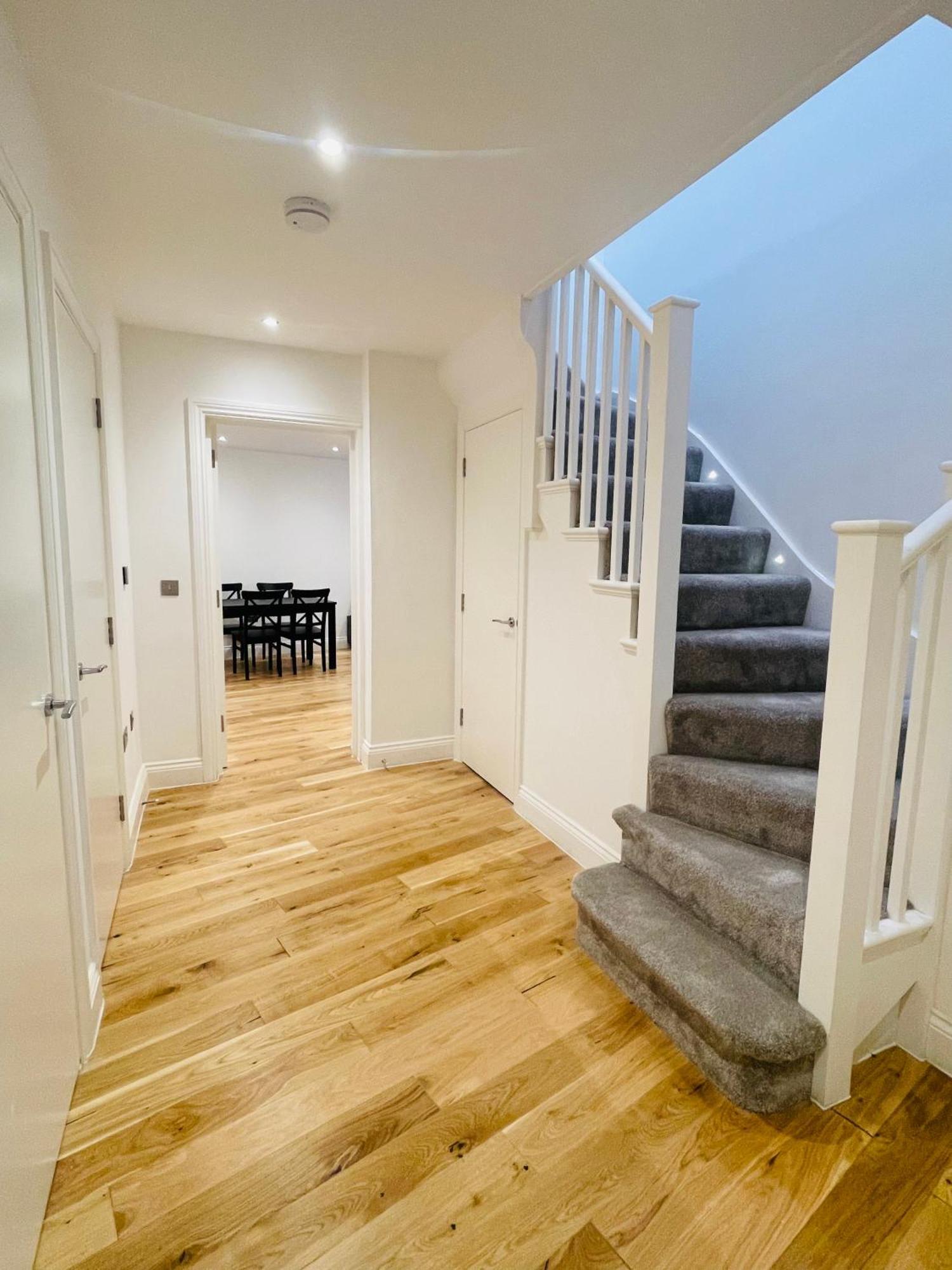 Fully Furnished Duplex In Askew Road * Londres