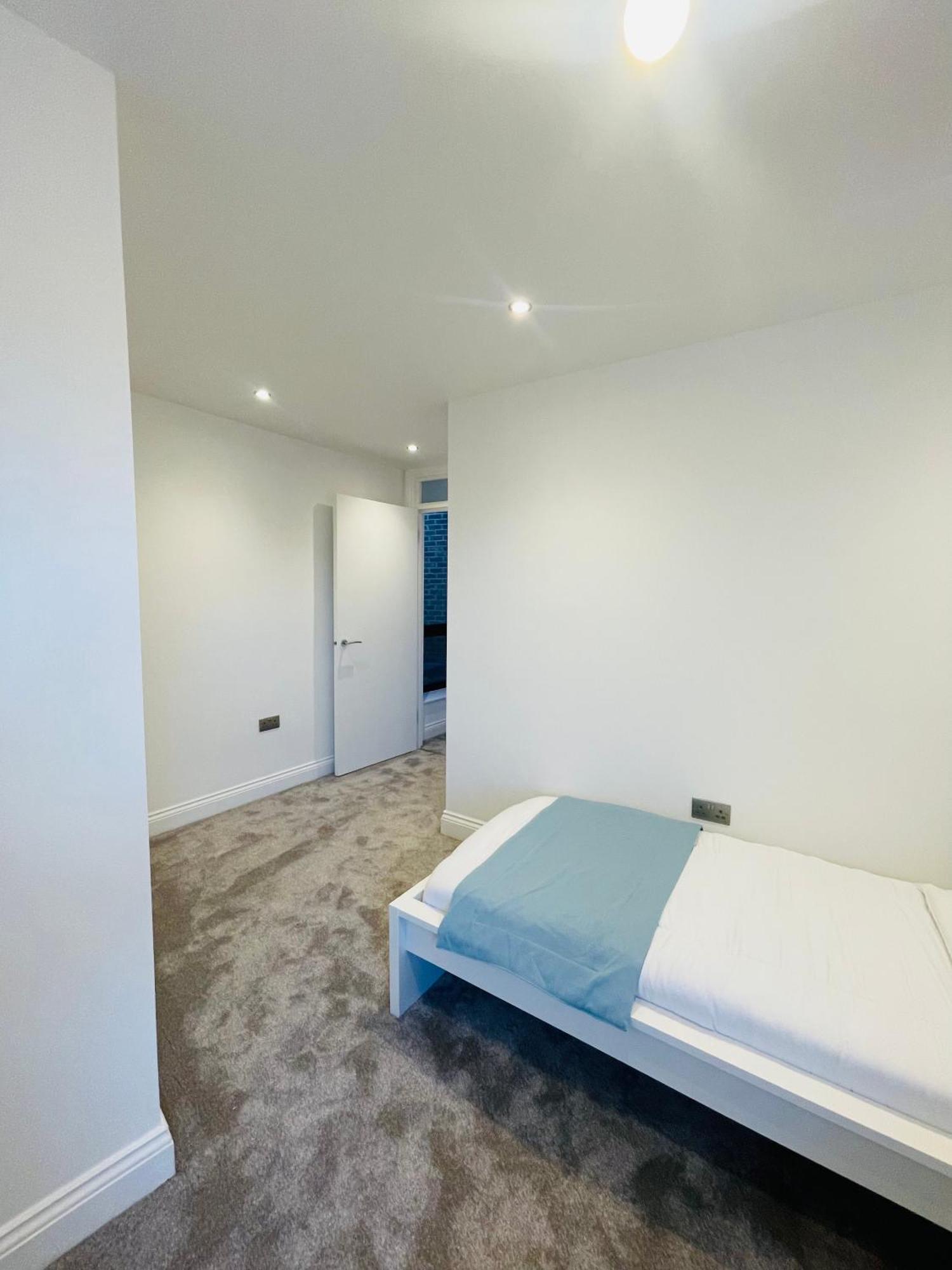 Apartamento Fully Furnished Duplex In Askew Road