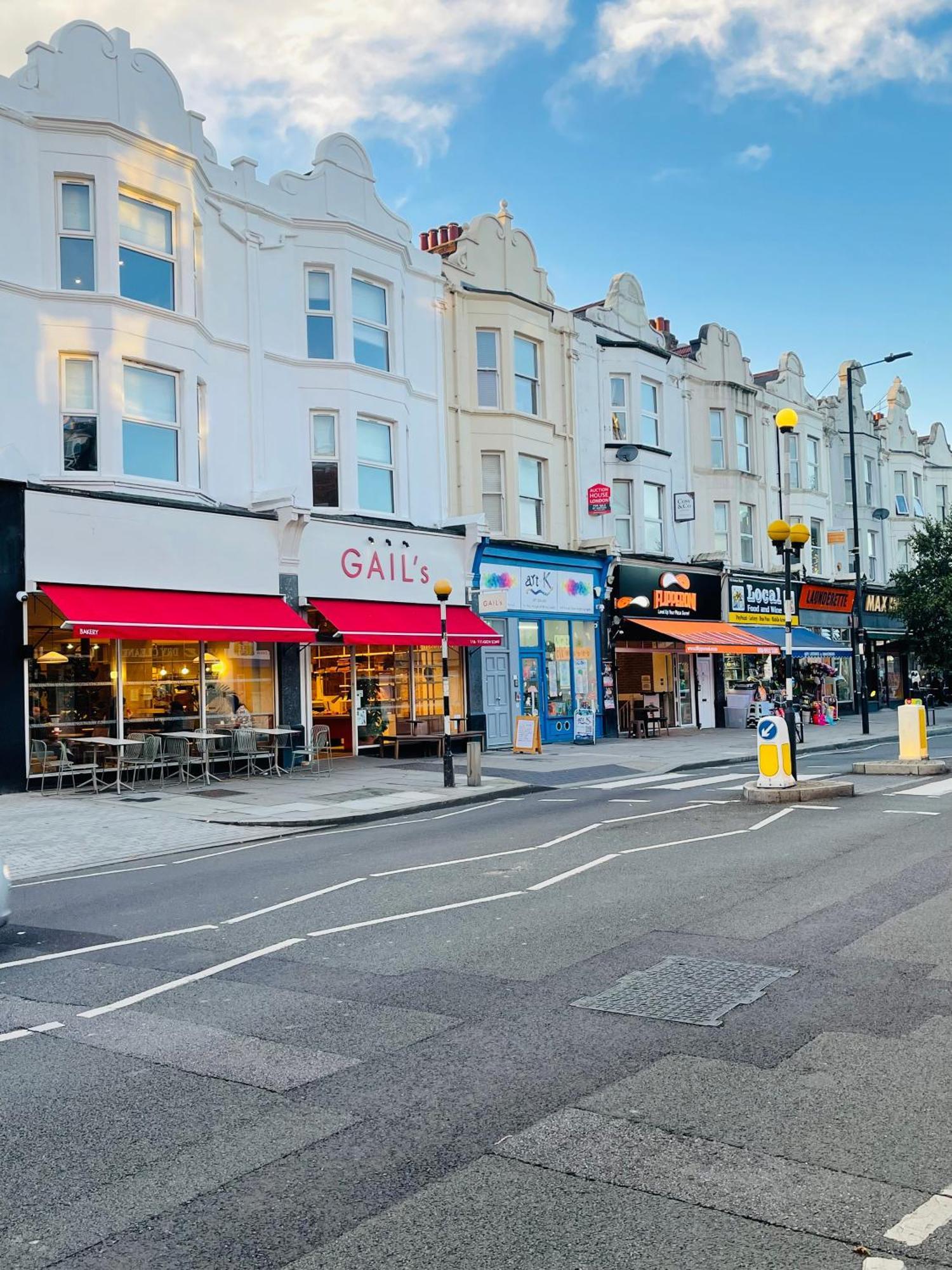 Fully Furnished Duplex In Askew Road Londres