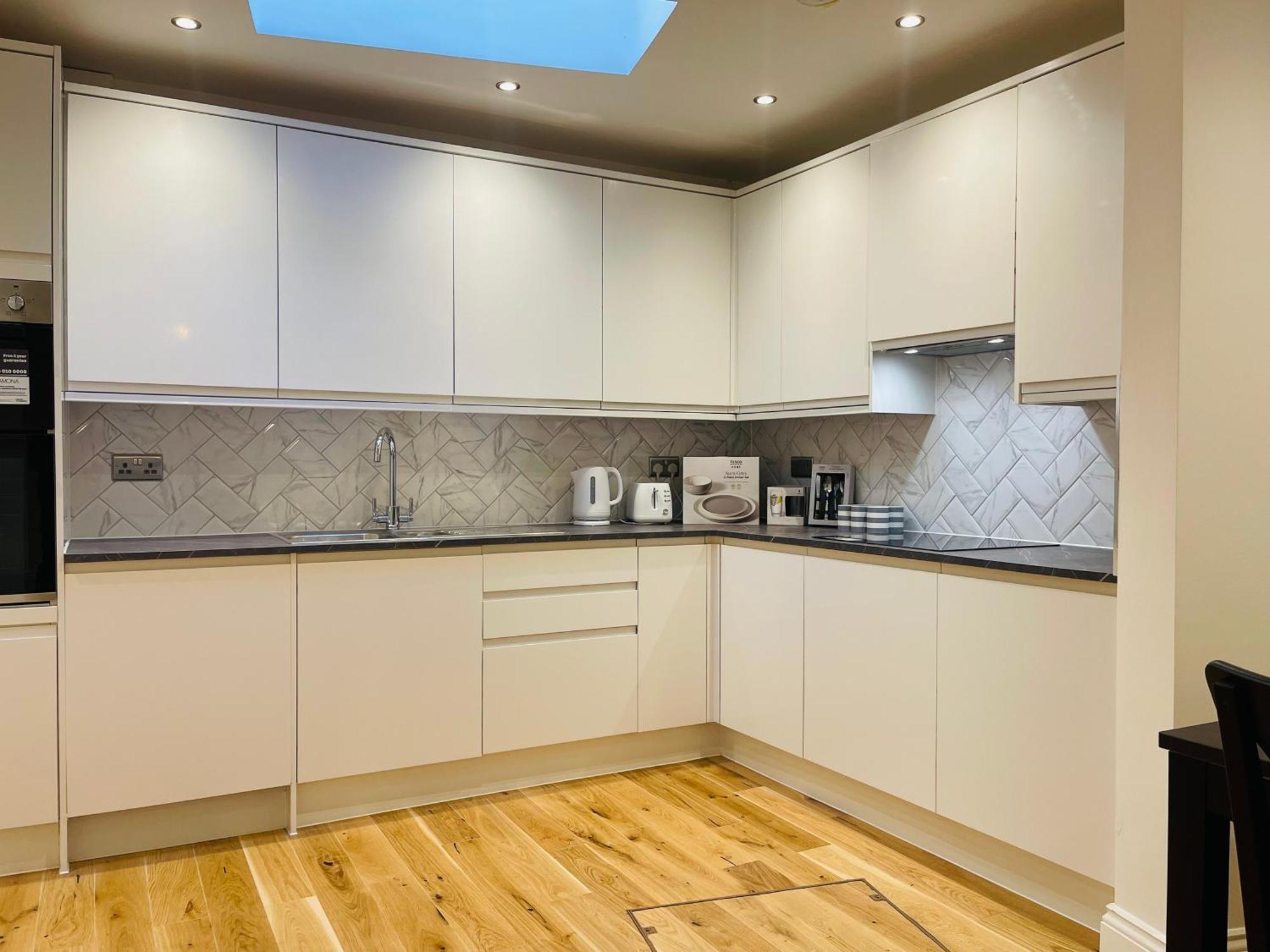 Fully Furnished Duplex In Askew Road Apartamento