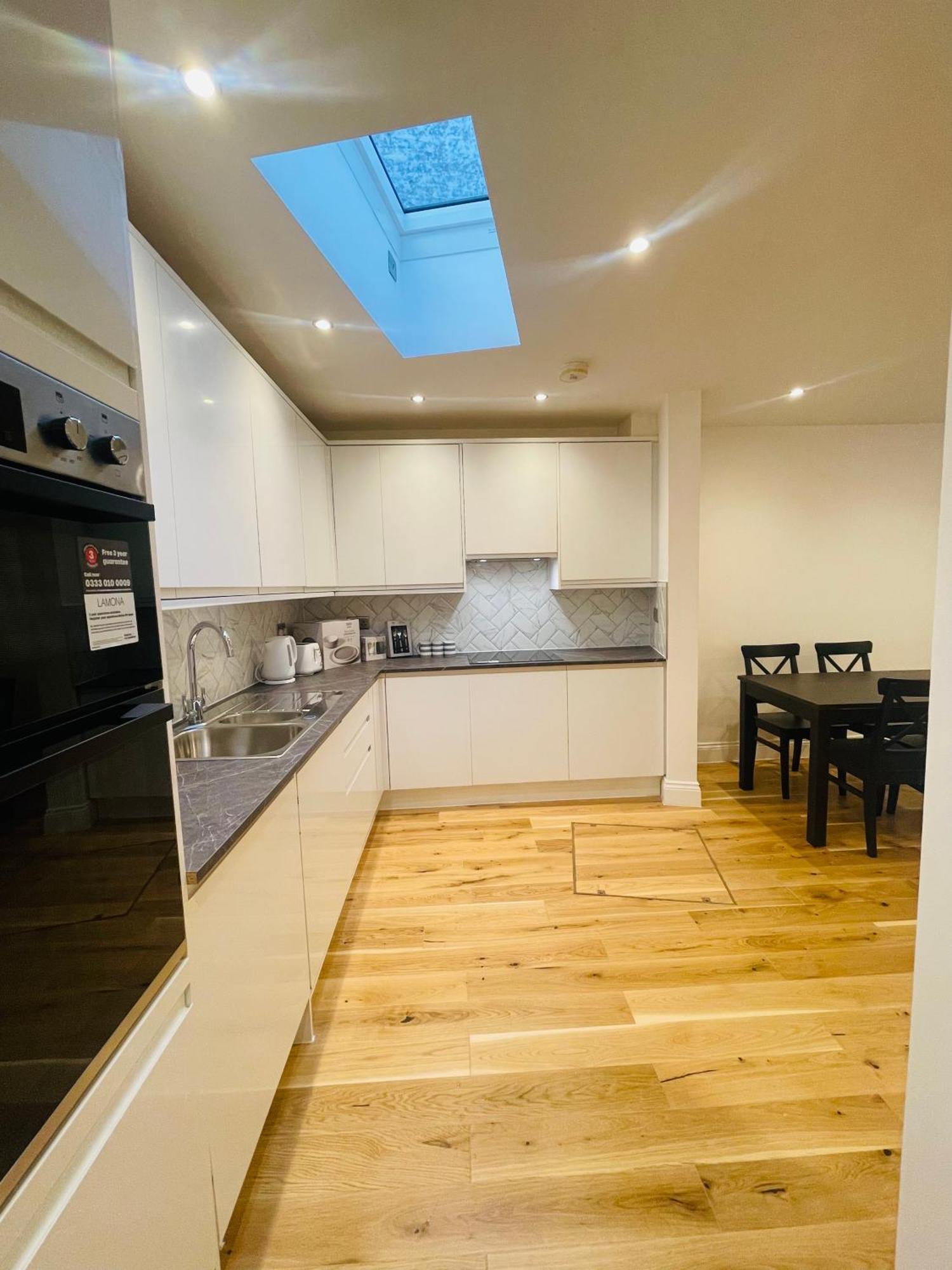 Fully Furnished Duplex In Askew Road Apartamento *