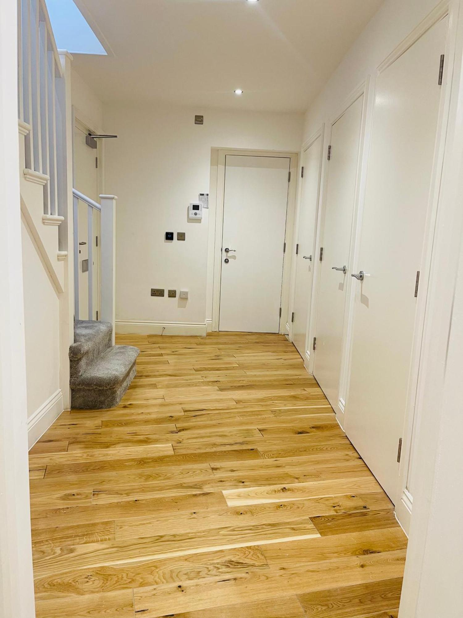 Fully Furnished Duplex In Askew Road Apartamento