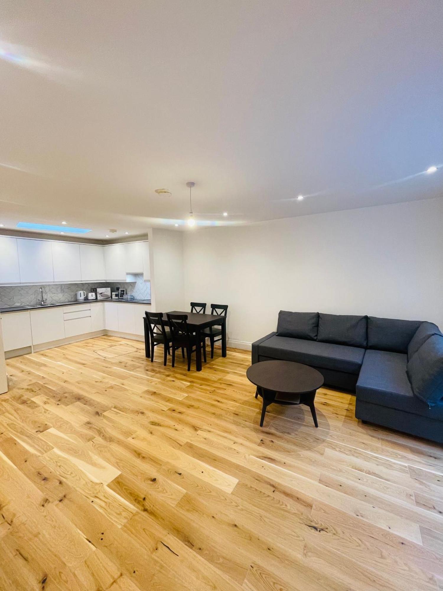 Fully Furnished Duplex In Askew Road Apartamento *