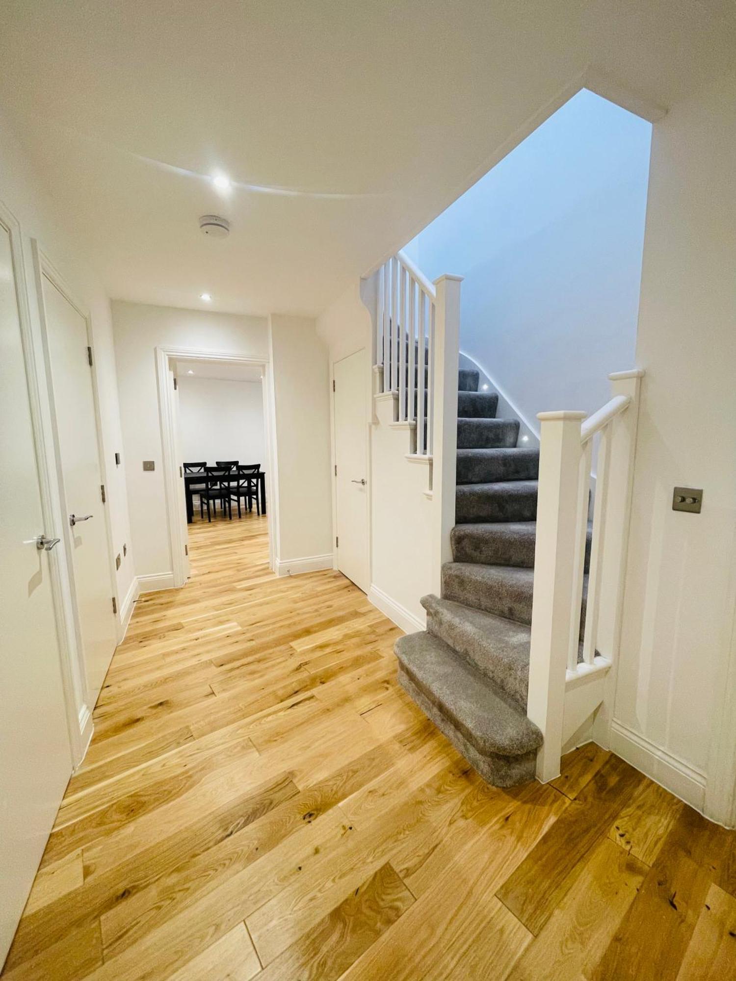 Apartamento Fully Furnished Duplex In Askew Road Londres