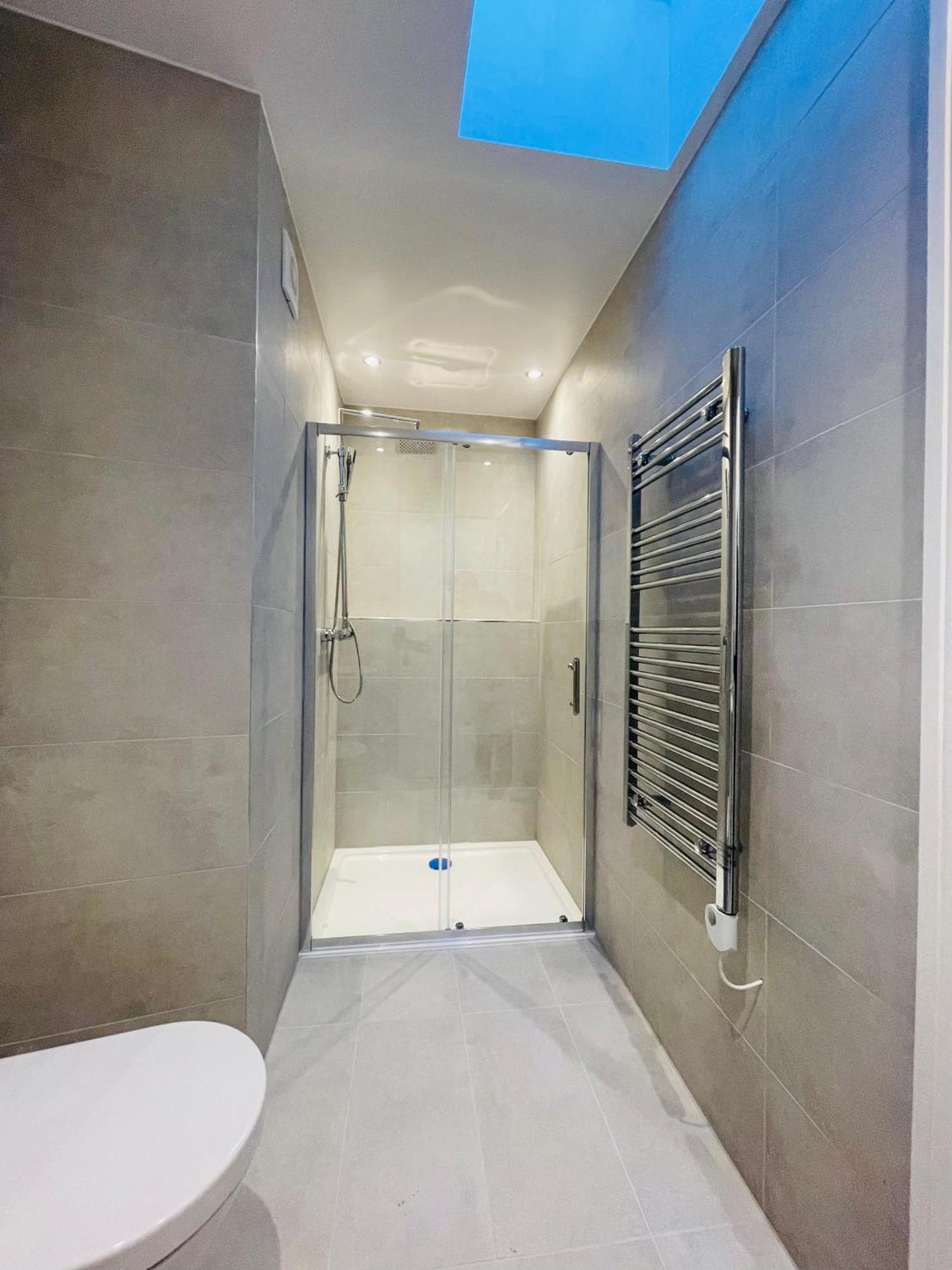 Fully Furnished Duplex In Askew Road Apartamento