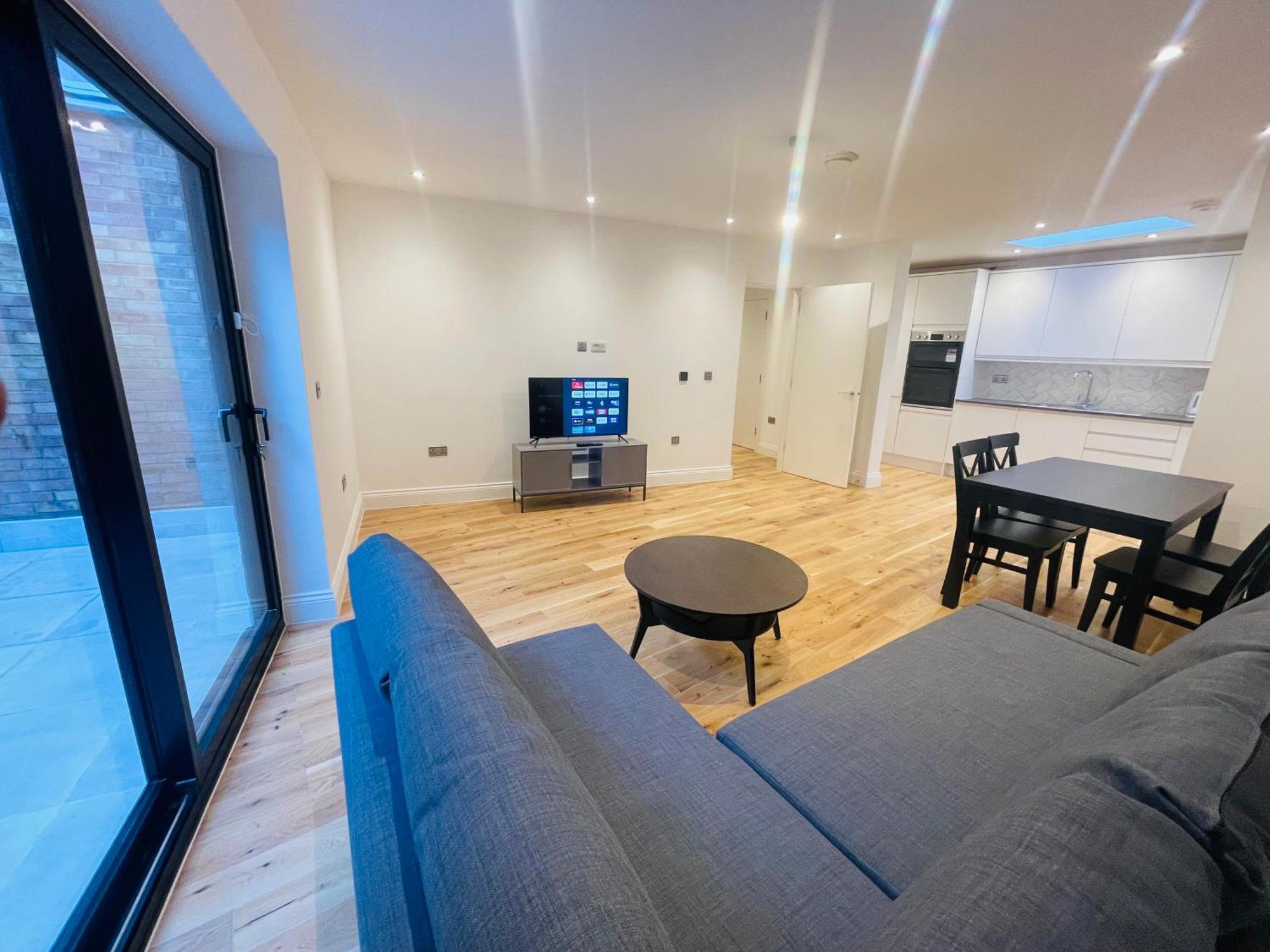 Apartamento Fully Furnished Duplex In Askew Road