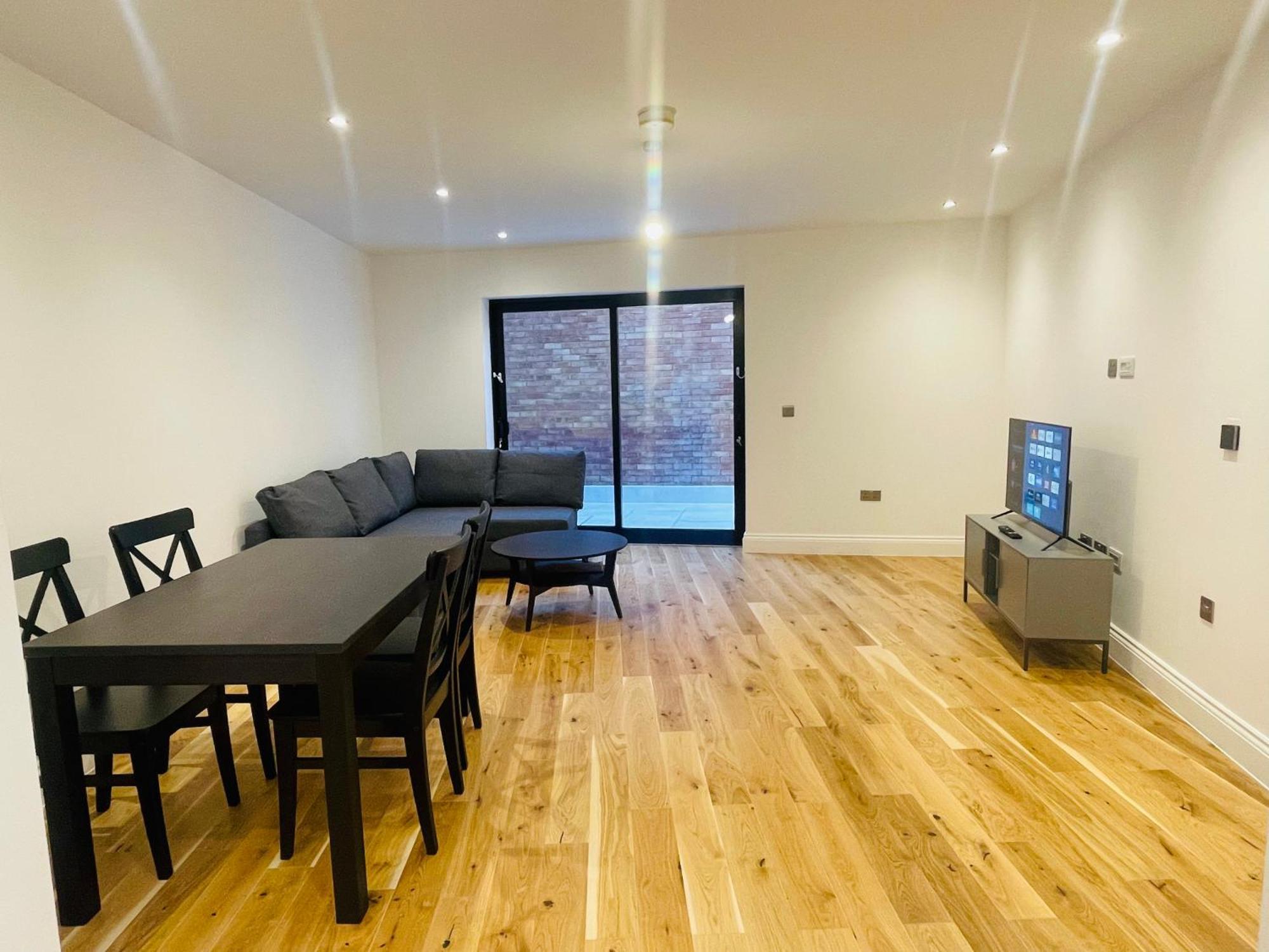 Fully Furnished Duplex In Askew Road Apartamento *