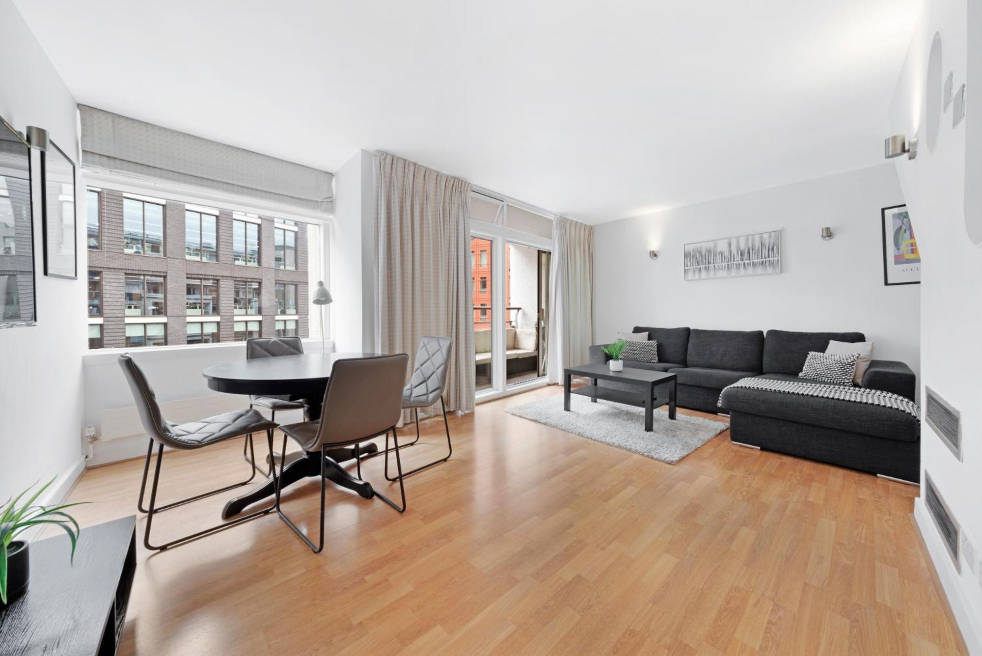 2 Bed Apartment- London- Lift & Balcony Apartment