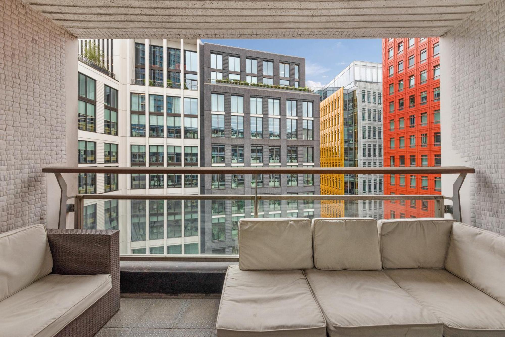 Apartment 2 Bed Apartment- London- Lift & Balcony *