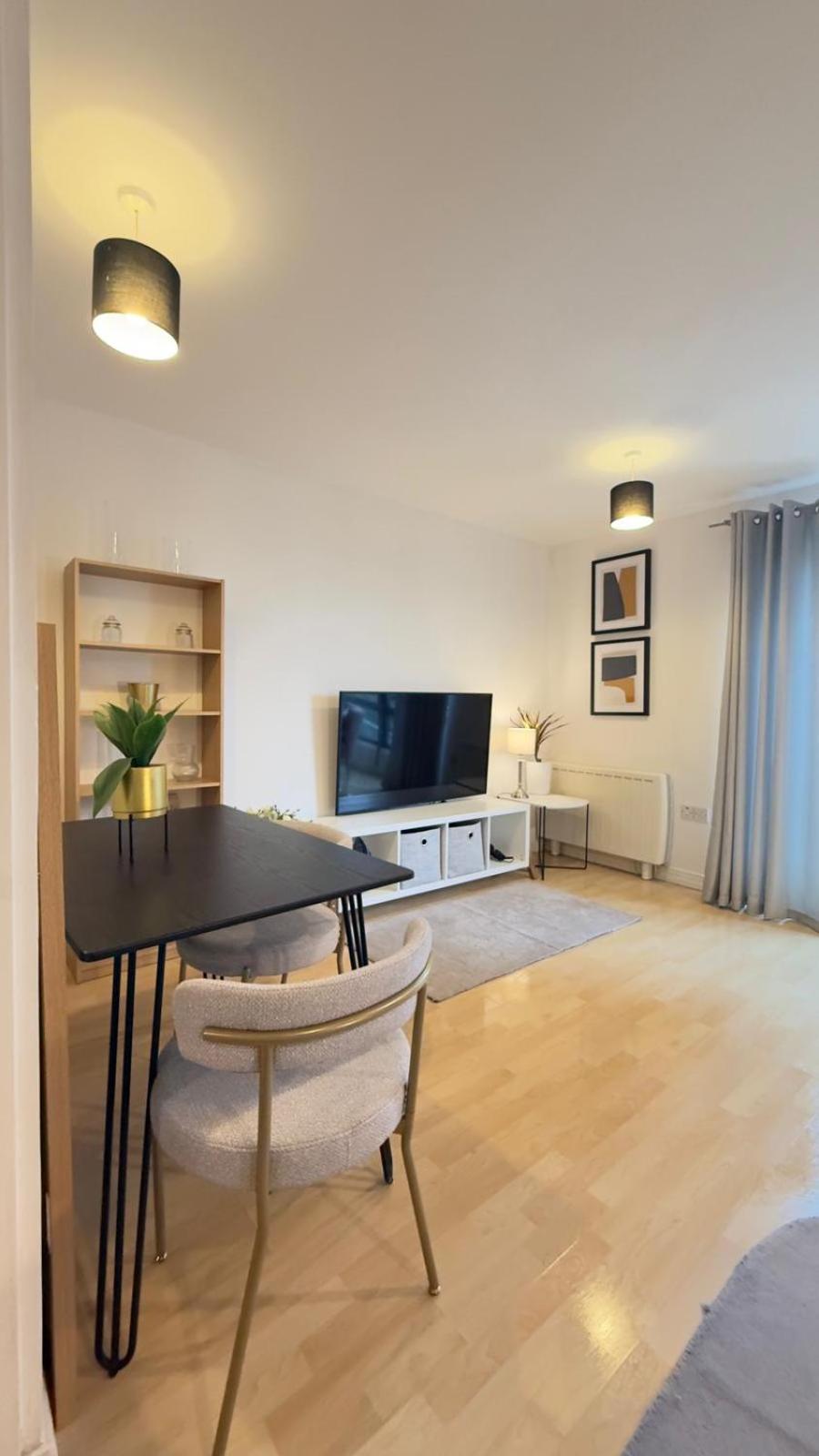Modern Spacious Opposite Station Ii Apartamento *