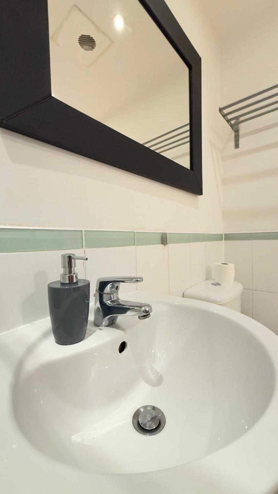 Modern Spacious Opposite Station Ii Londres