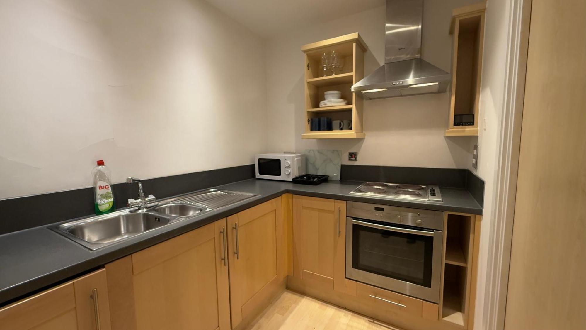 Modern Spacious Opposite Station Ii Apartamento