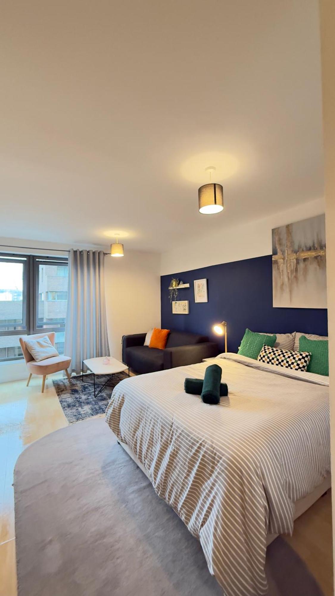 Modern Spacious Opposite Station Ii Londres
