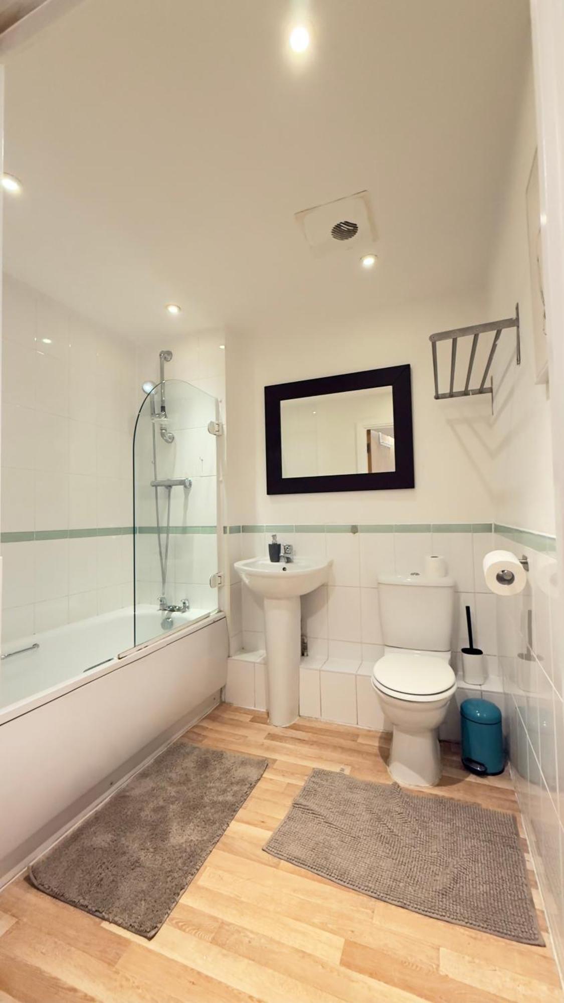 Modern Spacious Opposite Station Ii Apartamento *