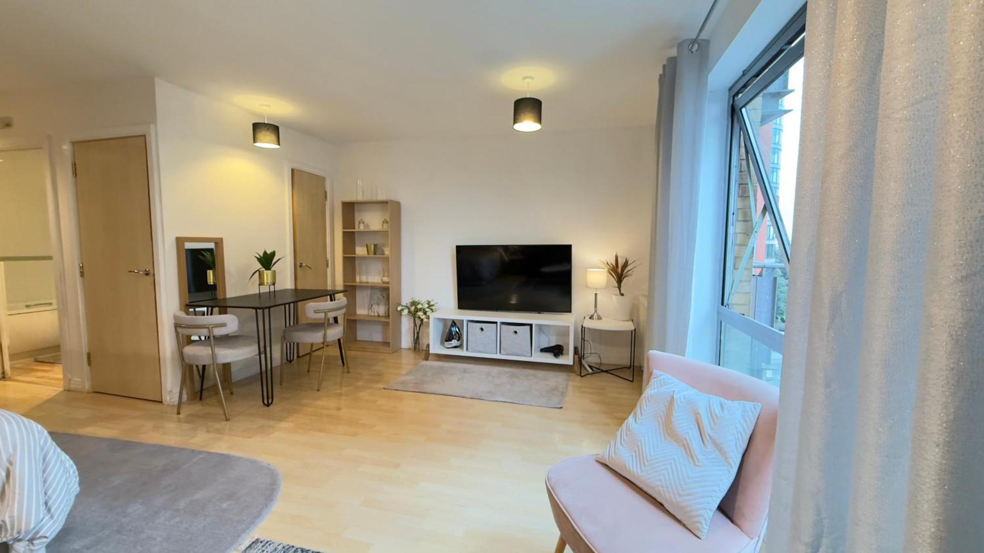 Modern Spacious Opposite Station Ii Londres